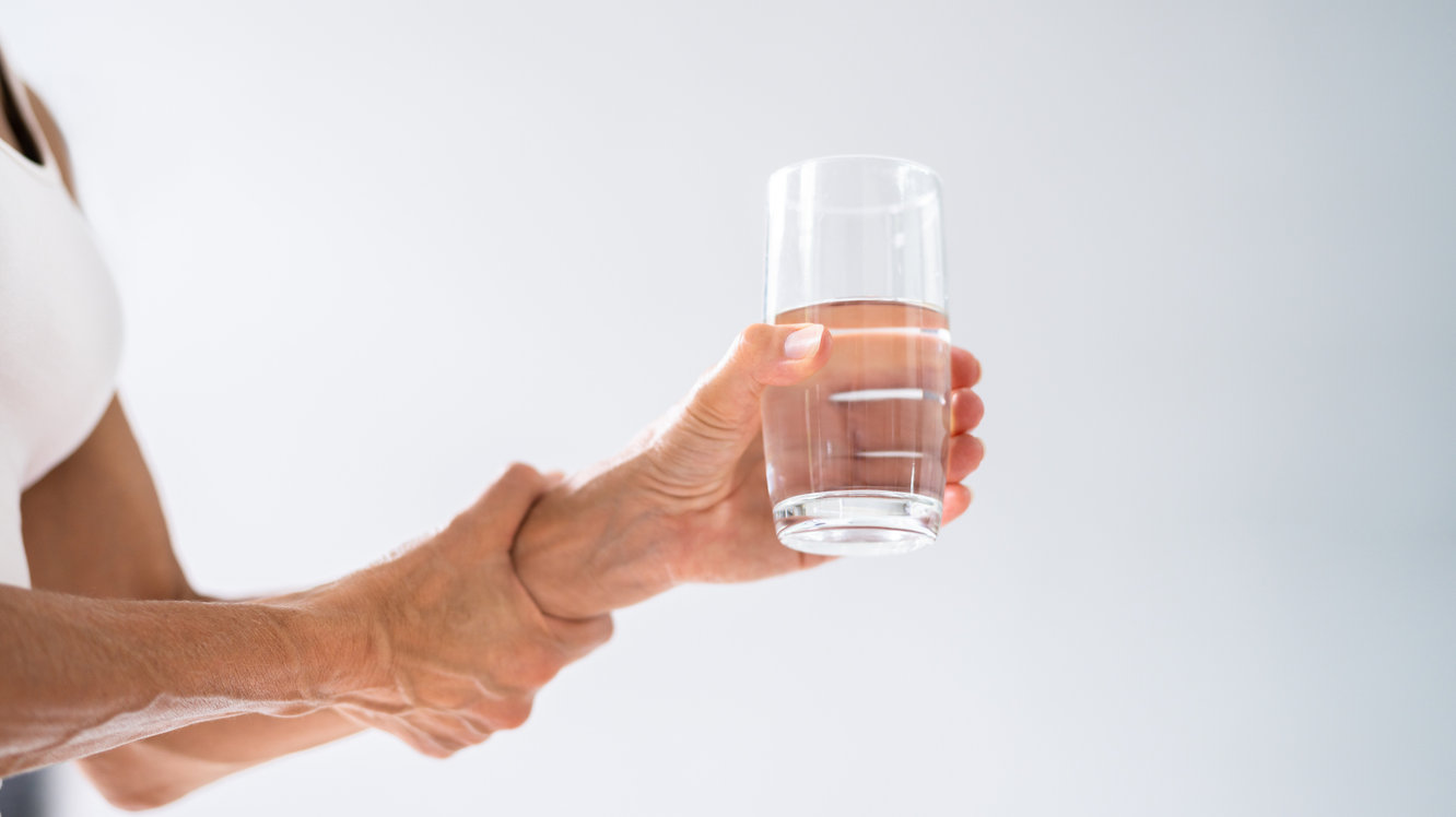 Titreme Hastalığı (Esansiyel Tremor) Nedir? Titreme Neden Olur, Belirtileri ve Tedavisi